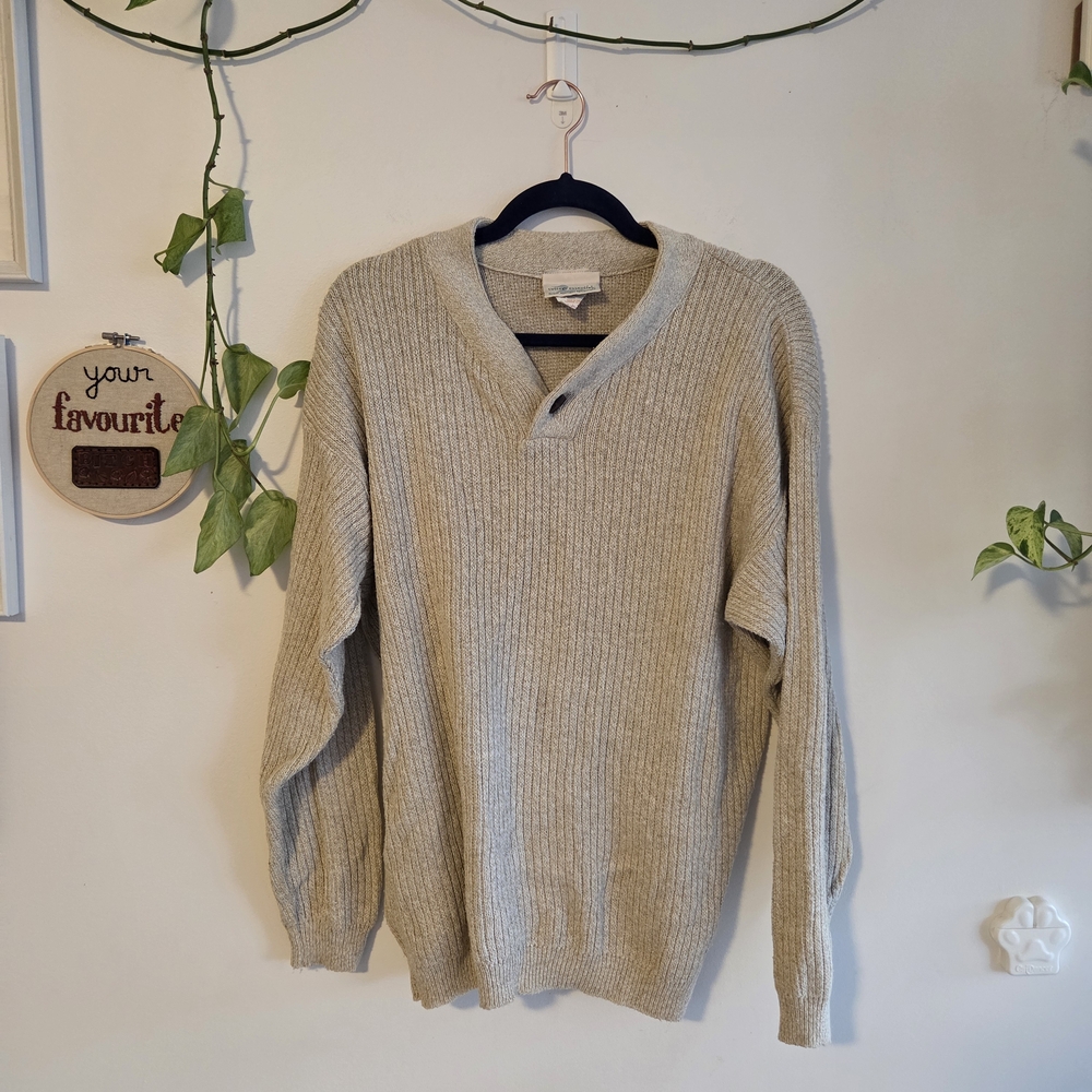 Northern Reflections Men's V-Neck Sweater in Cream